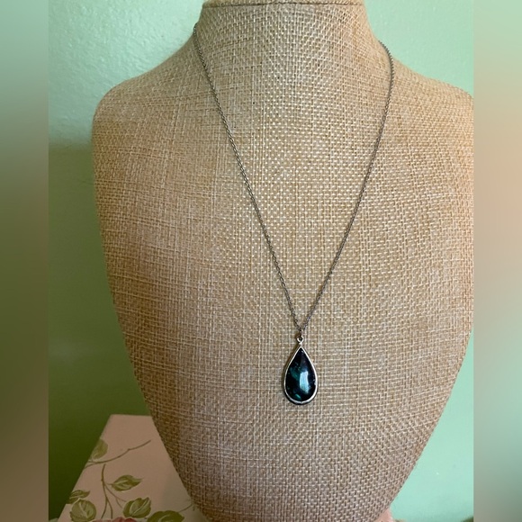 Elegant Silver and Iridescent Green Teardrop Pendant Necklace - Picture 3 of 9